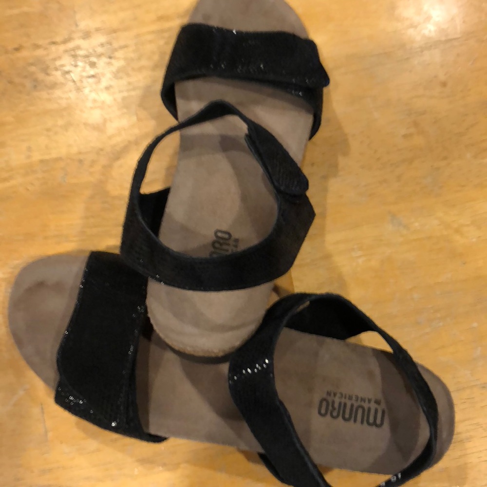 Munro black sandals 10N